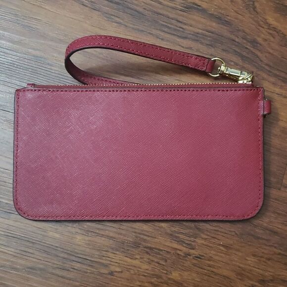 Michael Kors Burgundy Gold Chic Edgy Feminine Party Essential Leather Wristlet - Picture 2 of 4